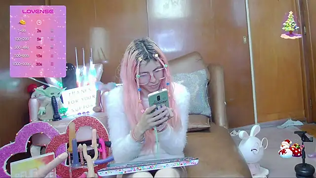 Snapshot of Skinygirl chatting on 10/21/25, 11:05 Skinygirl online show from 10/21/25, 11:05