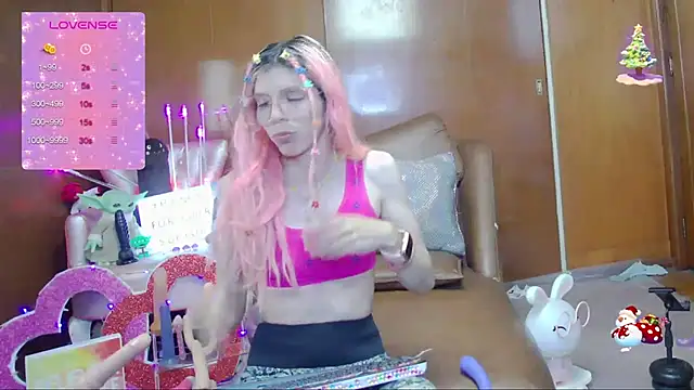 Snapshot of Skinygirl chatting on 10/23/25, 12:32 Skinygirl online show from 10/23/25, 12:32