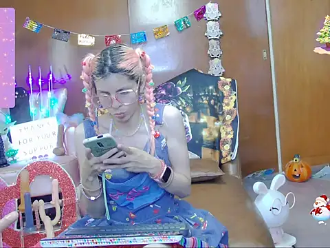 Snapshot of Skinygirl chatting on 10/28/25, 11:07 Skinygirl online show from 10/28/25, 11:07