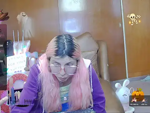 Snapshot of Skinygirl chatting on 11/04/25, 10:53 Skinygirl online show from 11/04/25, 10:53