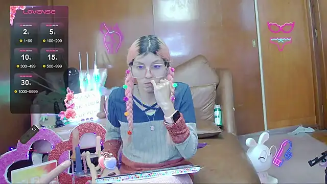 Snapshot of Skinygirl chatting on 11/05/25, 10:10 Skinygirl online show from 11/05/25, 10:10