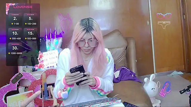 Snapshot of Skinygirl chatting on 11/07/25, 04:29 Skinygirl online show from 11/07/25, 04:29