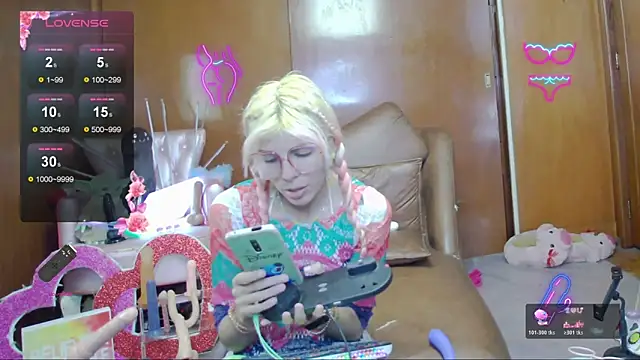 Snapshot of Skinygirl chatting on 11/20/25, 12:22 Skinygirl online show from 11/20/25, 12:22