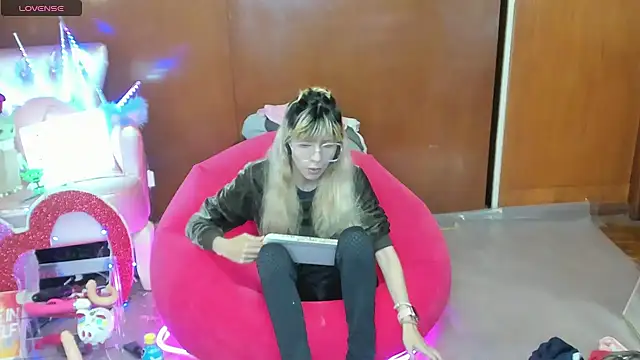 Skinygirl online show from 04/15/26, 10:21