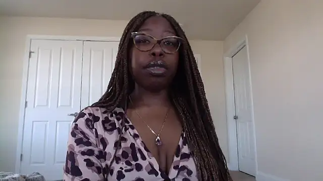 Snapshot of MadamIndigo chatting on 03/12/25, 02:56 MadamIndigo online show from 03/12/25, 02:56