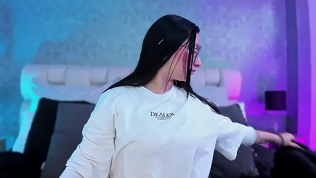 lucy neil online show from 01/23/25, 07:07