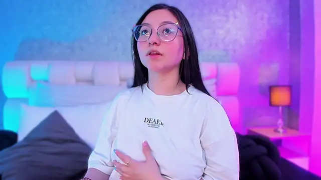 lucy neil online show from 02/06/25, 07:07