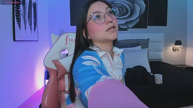 lucy neil online show from 03/15/25, 07:05