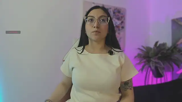 lucy neil online show from 11/21/25, 02:32