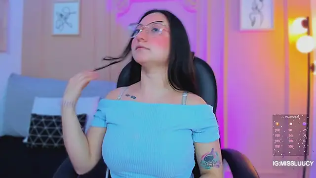 lucy neil online show from 03/17/26, 02:38