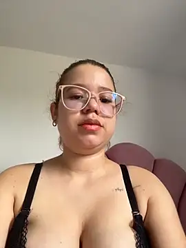 Lucyklein2022 online show from 03/27/26, 03:34