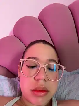 Lucyklein2022 online show from 04/19/26, 03:11