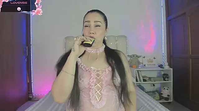 yelenaowens online show from 05/22/26, 01:24