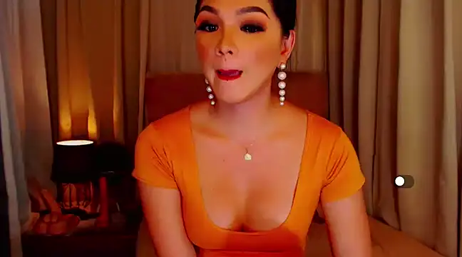 Snapshot of mistressseductionleah chatting on 12/20/24, 06:08 mistressseductionleah online show from 12/20/24, 06:08