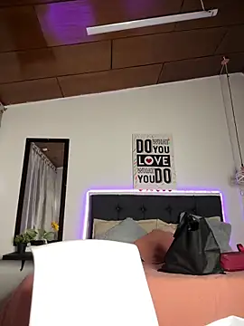 vaness weet online show from 03/22/25, 01:08