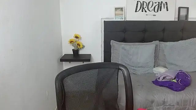 vaness weet online show from 09/11/25, 07:58