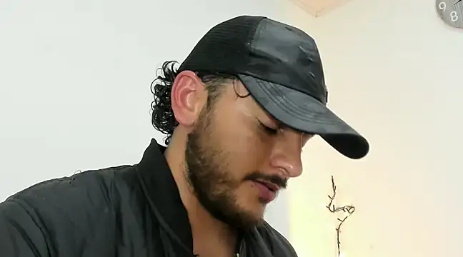 tuyo1995 online show from 01/11/25, 08:43