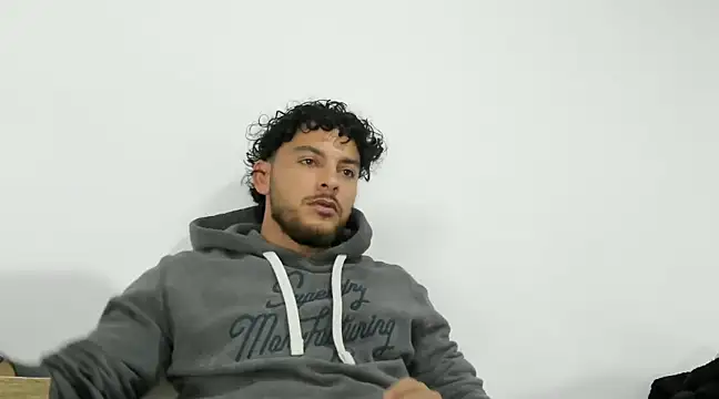 tuyo1995 online show from 02/02/25, 04:37