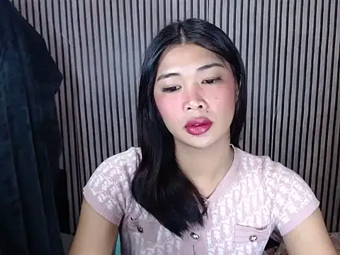 Snapshot of Maria-Moore chatting on 10/20/25, 10:54 Maria-Moore online show from 10/20/25, 10:54