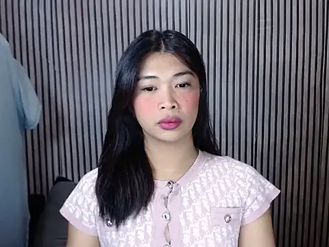 Snapshot of Maria-Moore chatting on 11/06/25, 11:48 Maria-Moore online show from 11/06/25, 11:48