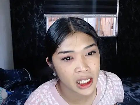 Snapshot of Maria-Moore chatting on 04/14/26, 09:48 Maria-Moore online show from 04/14/26, 09:48