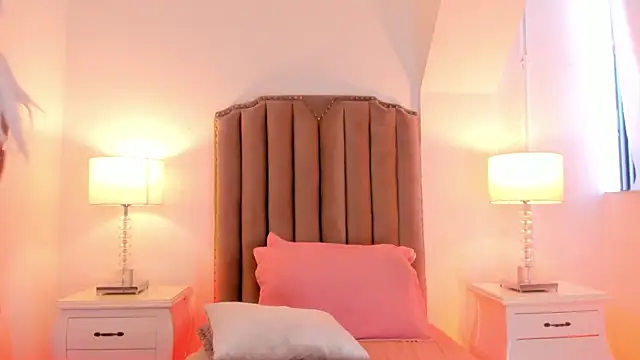 Emma Torres   online show from 01/18/25, 03:27