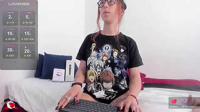 Snapshot of HEAVY_MEGAN chatting on 10/25/25, 01:07 HEAVY MEGAN online show from 10/25/25, 01:07