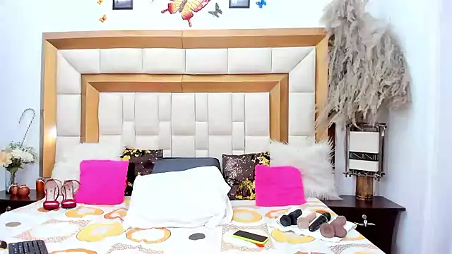 Snapshot of BellaKarla chatting on 01/25/25, 07:39 BellaKarla online show from 01/25/25, 07:39