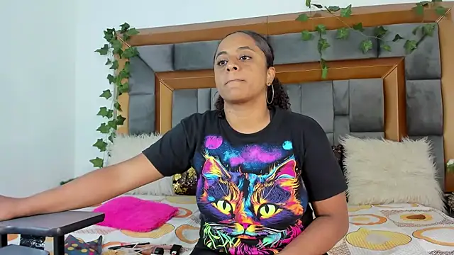 Snapshot of BellaKarla chatting on 03/08/25, 01:57 BellaKarla online show from 03/08/25, 01:57