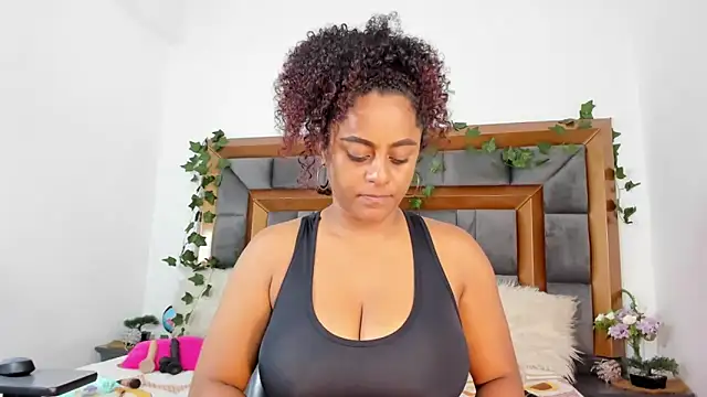 Snapshot of BellaKarla chatting on 03/11/25, 11:04 BellaKarla online show from 03/11/25, 11:04