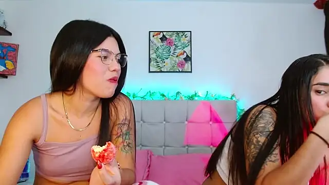 Layla Rachel online show from 10/15/25, 01:50