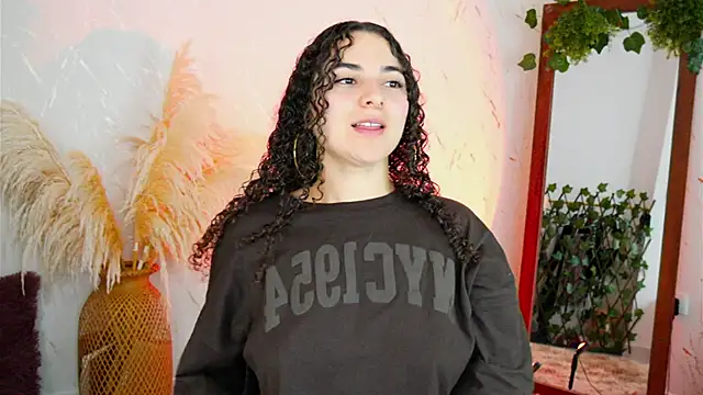 Snapshot of merida_bell18 chatting on 11/19/25, 10:43 merida bell18 online show from 11/19/25, 10:43