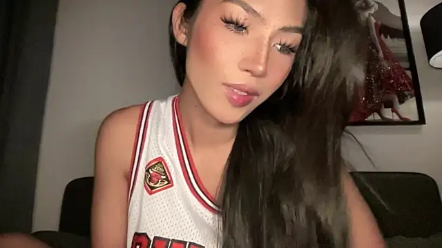 Bella Gordon online show from 04/19/26, 09:17