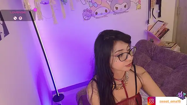 Snapshot of Loving_Ema_1 chatting on 04/23/26, 06:32 Loving Ema 1 online show from 04/23/26, 06:32