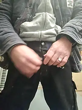 Snapshot of Xcoquinx chatting on 11/21/25, 09:41 Xcoquinx online show from 11/21/25, 09:41