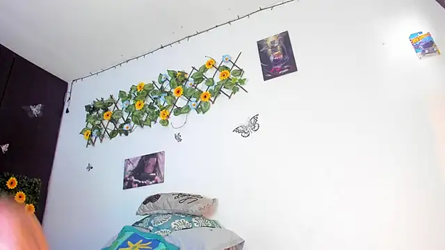 mensia hernandz online show from 04/28/26, 12:43