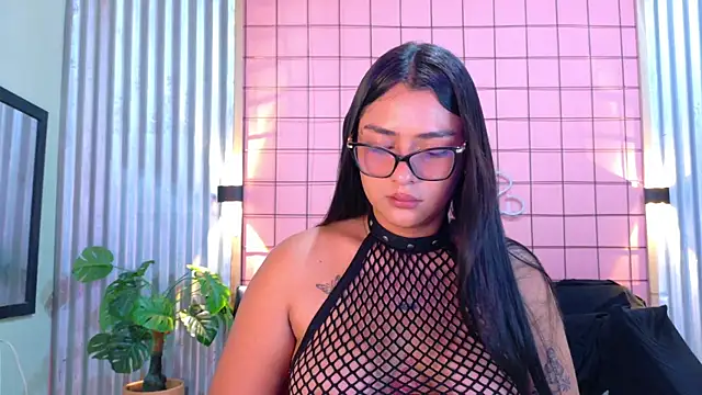 mensia hernandz online show from 07/28/26, 02:13