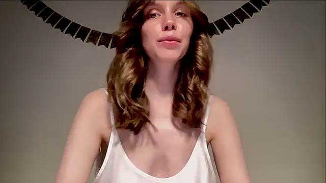 Snapshot of Nikki_Mimimi chatting on 01/05/25, 01:15 Nikki Mimimi online show from 01/05/25, 01:15