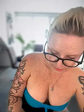 German Milf online show from 10/15/25, 01:00