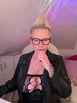 German Milf online show from 04/13/26, 12:32