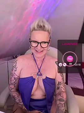 German Milf online show from 04/24/26, 01:13