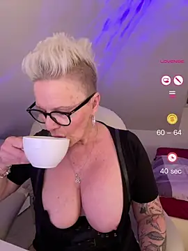 Snapshot of German_Milf chatting on 06/10/26, 12:15 German Milf online show from 06/10/26, 12:15