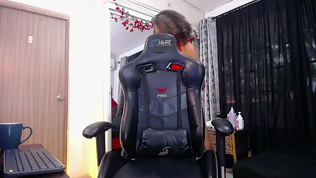 Snapshot of BLACK_ROSSE_1 chatting on 01/25/25, 12:37 BLACK ROSSE 1 online show from 01/25/25, 12:37