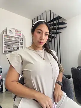 daniela henao online show from 04/14/26, 02:56