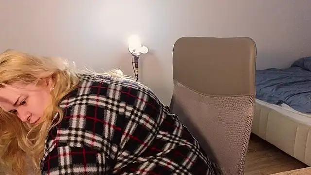 EllsaJean  online show from 04/19/26, 01:16