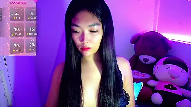 TR4NSCUTI3 online show from 10/27/25, 08:02