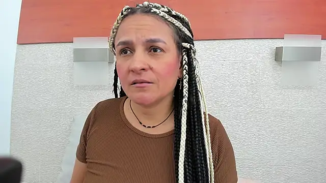 allice green online show from 10/31/25, 02:45