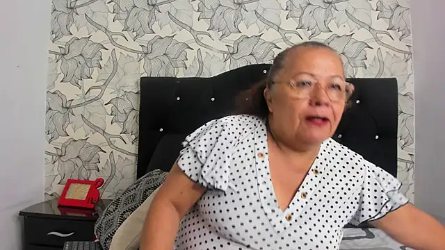 Keira Lennox online show from 12/15/25, 11:47