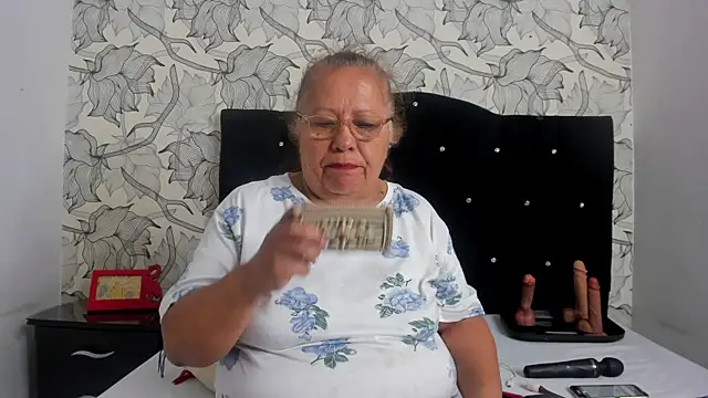 Keira Lennox online show from 12/20/25, 11:39