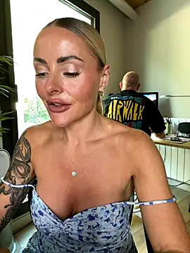 EmaSalis online show from 09/11/25, 10:48